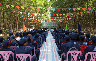 Công ty CP Cao su Chư Sê - Kampong Thom tổ chức ra quân khai thác mủ năm 2022